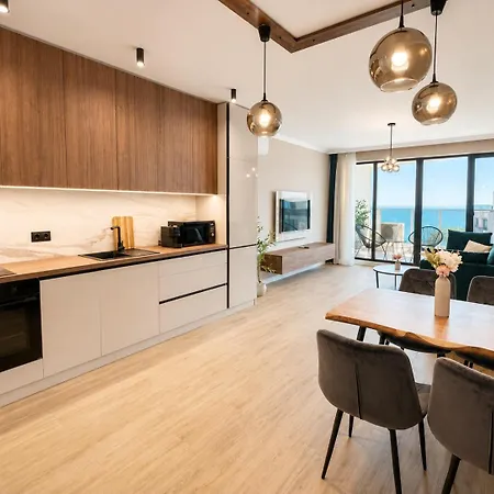 Skyline Lux - Seaview & Pool And Apartamento *