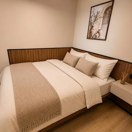 Skyline Lux - Seaview & Pool And Apartment *
